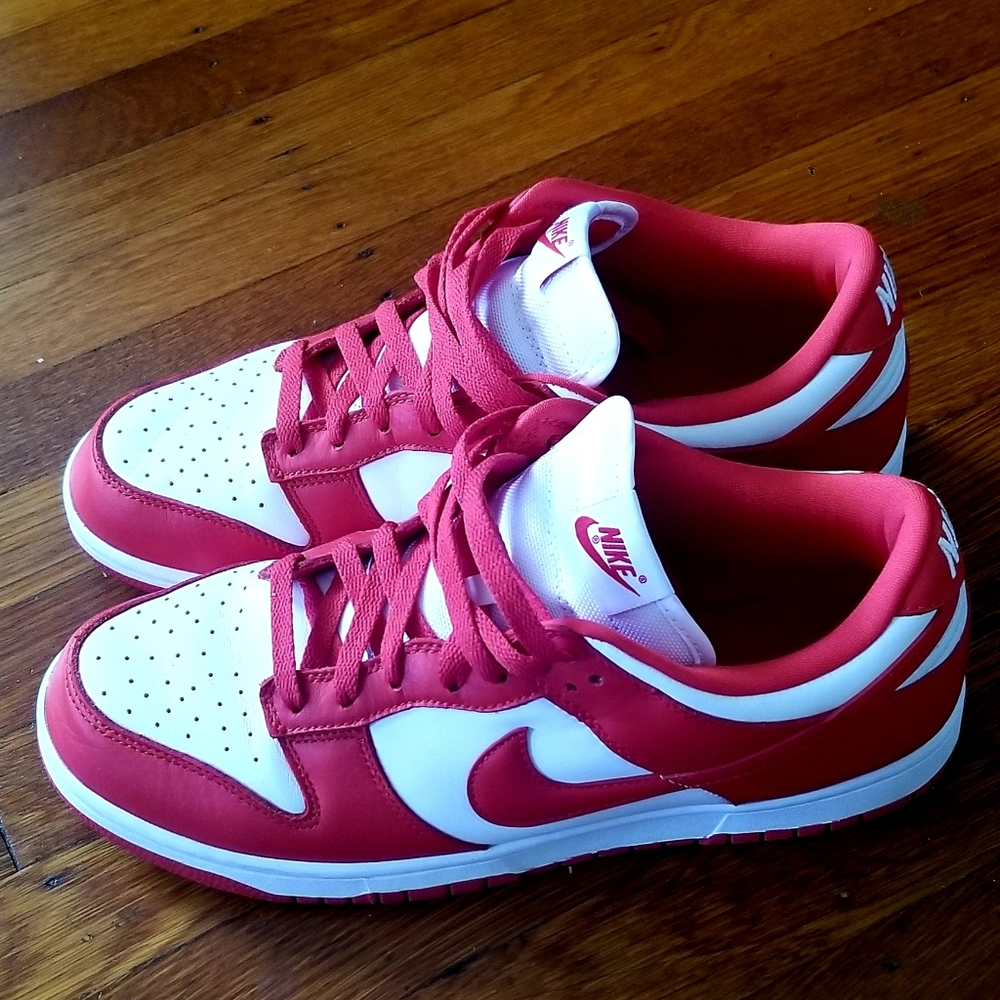 Men'sDunk Low Retro SP St.Johns Nike Size 10.5 Red & White - Picture 1 of 6